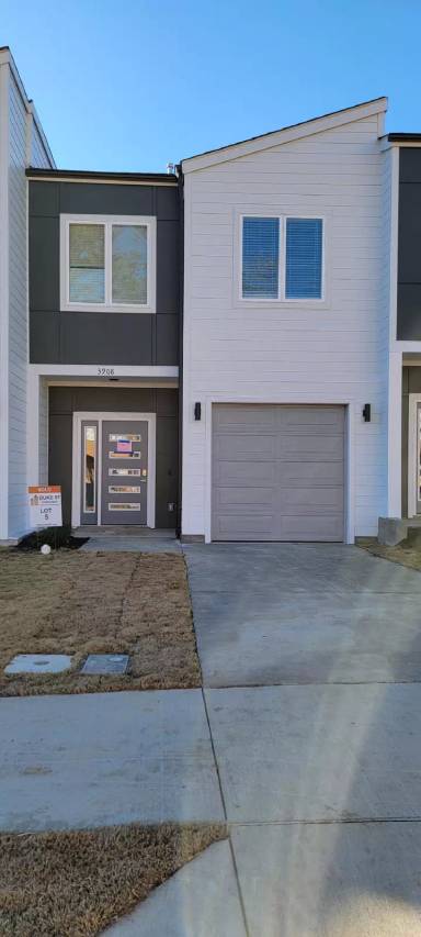 Main picture of 3908 Convergence St