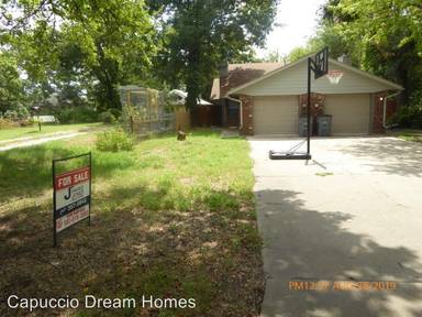 Main picture of 910 NW Dearborn Ave