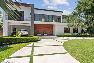 Main picture of 58 Bay Heights Dr