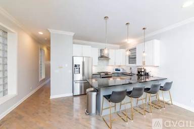 Main picture of 1742 W Beach Ave