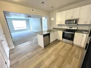 Main picture of 5072 North University Avenue - 101