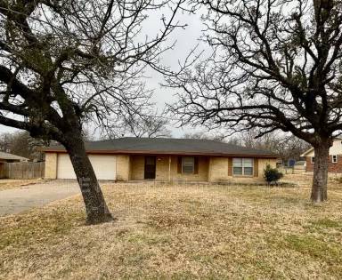 Main picture of 2608 Oaks Dr