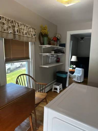 Main picture of 583 East St