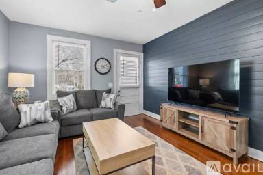 Main picture of 305 Pennington St