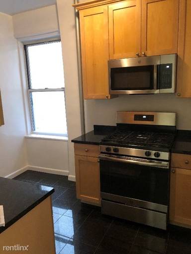 Main picture of 117 W 13th St