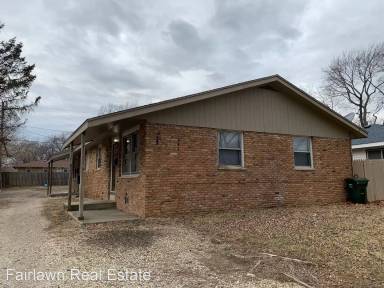 Main picture of 1201 N Busey Ave