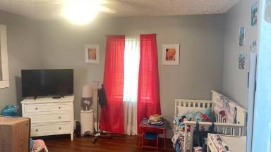 Main picture of 31 W Montague St
