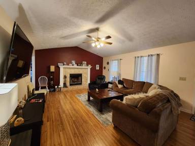 Main picture of 140 Laney Ct