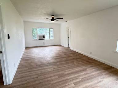 Main picture of 165 E Pomelo St