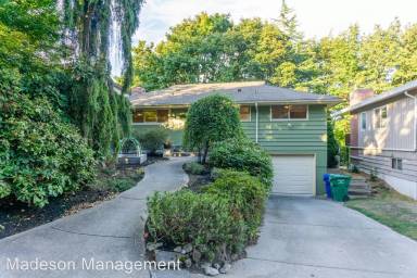 Main picture of 1712 NE Brockman Pl