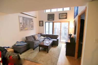 Main picture of 208 E 10th St