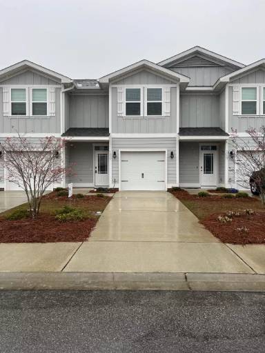 Main picture of 165 Crossing Ln