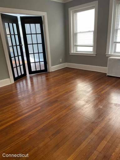 Main picture of 320 Farmington Ave