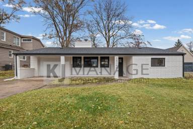 Main picture of 35140 School St