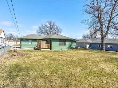 Main picture of 213 SE Park View Dr