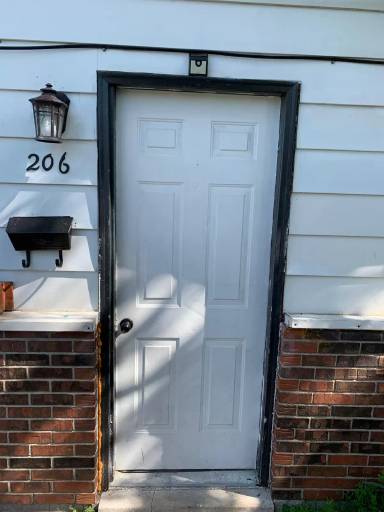 Main picture of 206 W Thomas St