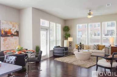 Main picture of 1500 Parker Bnd