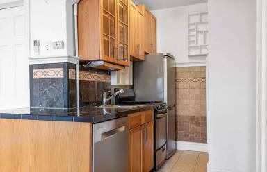 Main picture of 299 Henry St