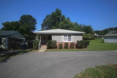 Main picture of 103 Louis Ave