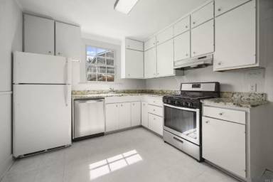 Main picture of 4080 Convention St