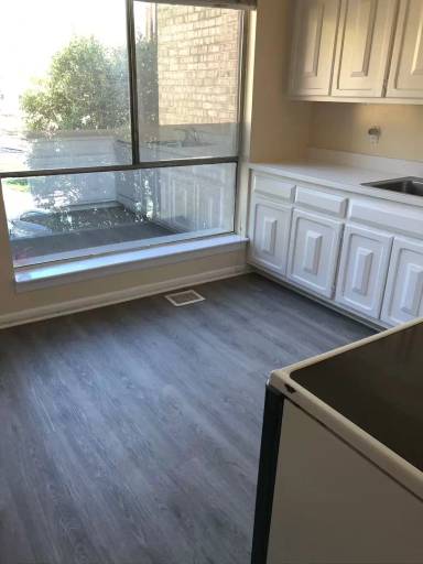 Main picture of 9224 Three Oaks Dr