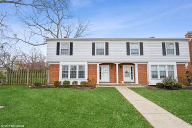Main picture of 1702 Colonial Ln