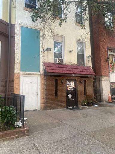 Main picture of 2110 N Charles St