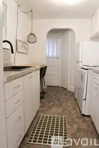 Main picture of 112 S 8th St