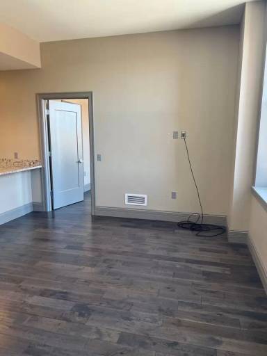 Main picture of 215 N Main St