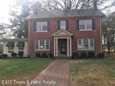 Main picture of 210 Franklin St