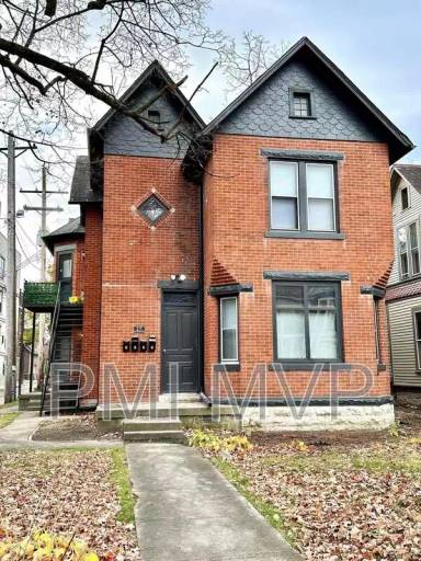 Main picture of 217 W Hubbard Ave