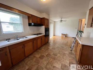 Main picture of 105 Londonderry Rd