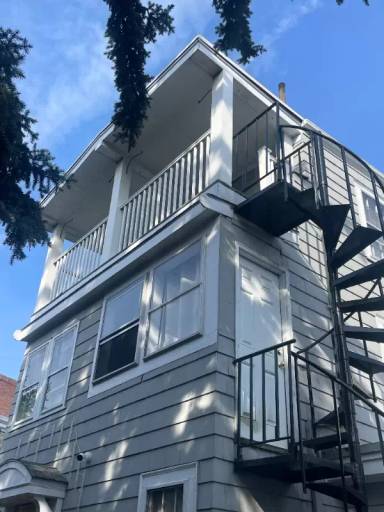 Main picture of 395 Essex St