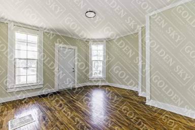 Main picture of 826 W Main St