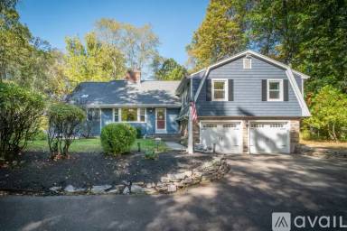 Main picture of 2778 Albany Ave