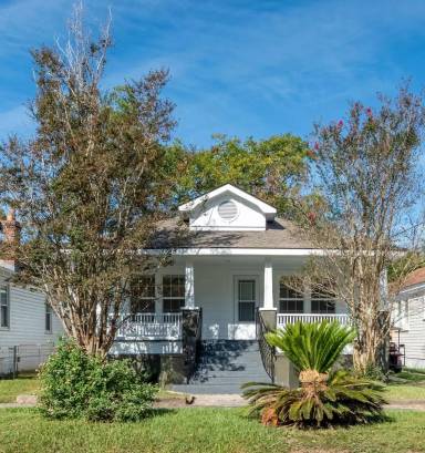 Main picture of 103 Magnolia Ave