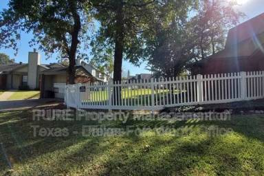 Main picture of 814 Castleglen Dr