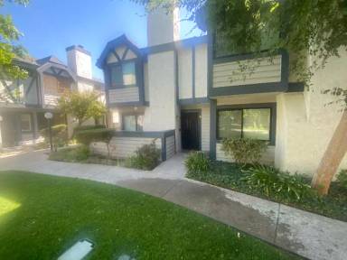 Main picture of 19221 Sherman Way