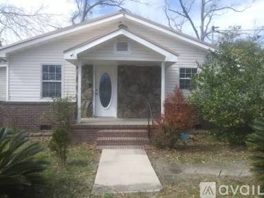 Main picture of 916 Mystic St