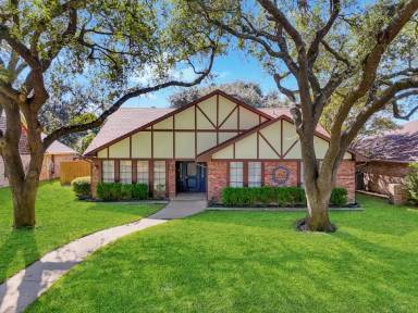 Main picture of 9718 Amberley Dr