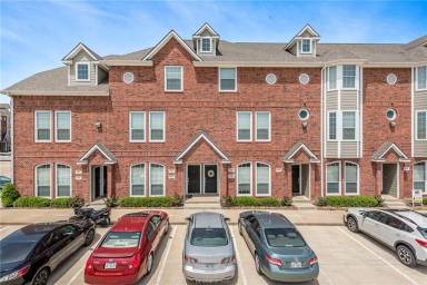 Main picture of Lakeridge Townhomes