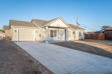 Main picture of 1420 W Craig St
