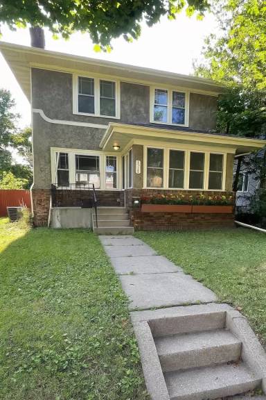 Main picture of 1517 Russell Ave N