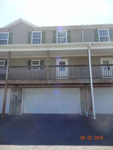 Main picture of 4 Greystone Ct