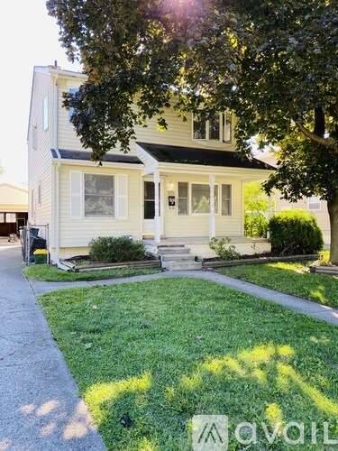 Main picture of 4702 Mandalay Ave