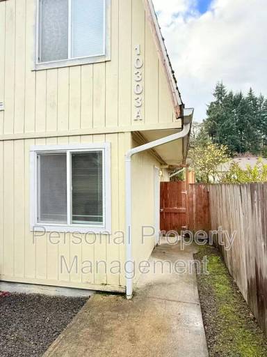 Main picture of 10303 NE 23rd St
