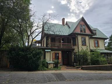 Main picture of 901 Pike St