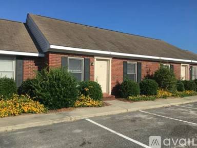 Main picture of 140 Lanier Dr