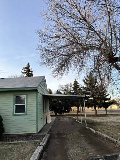 Main picture of 910 E 9th S