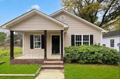 Main picture of 414 Longfellow St
